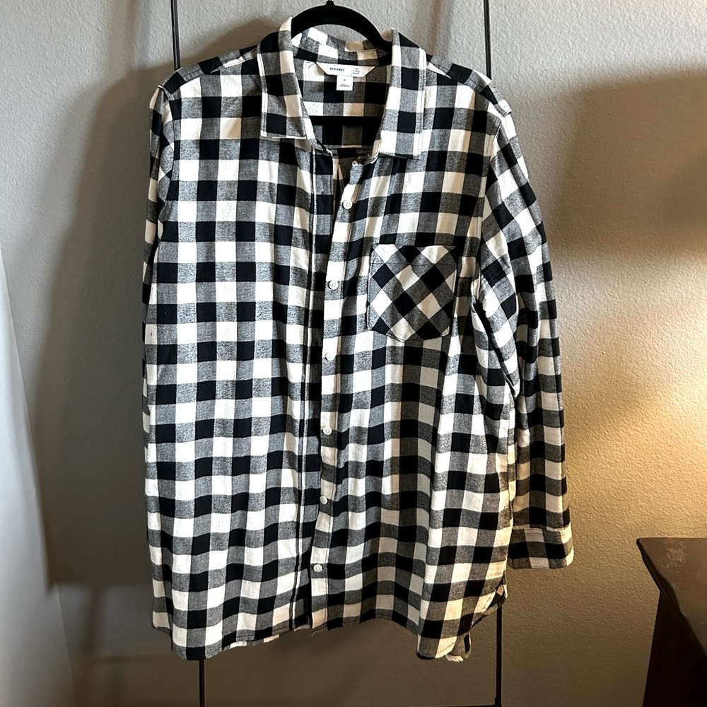 Old Navy XL black and cream button down flannel
